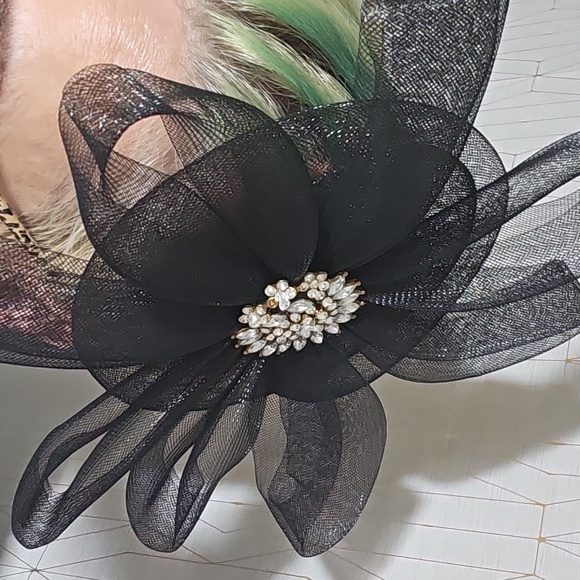 Vintage black hat, crystal brooch. Light fabric. - Picture 7 of 8